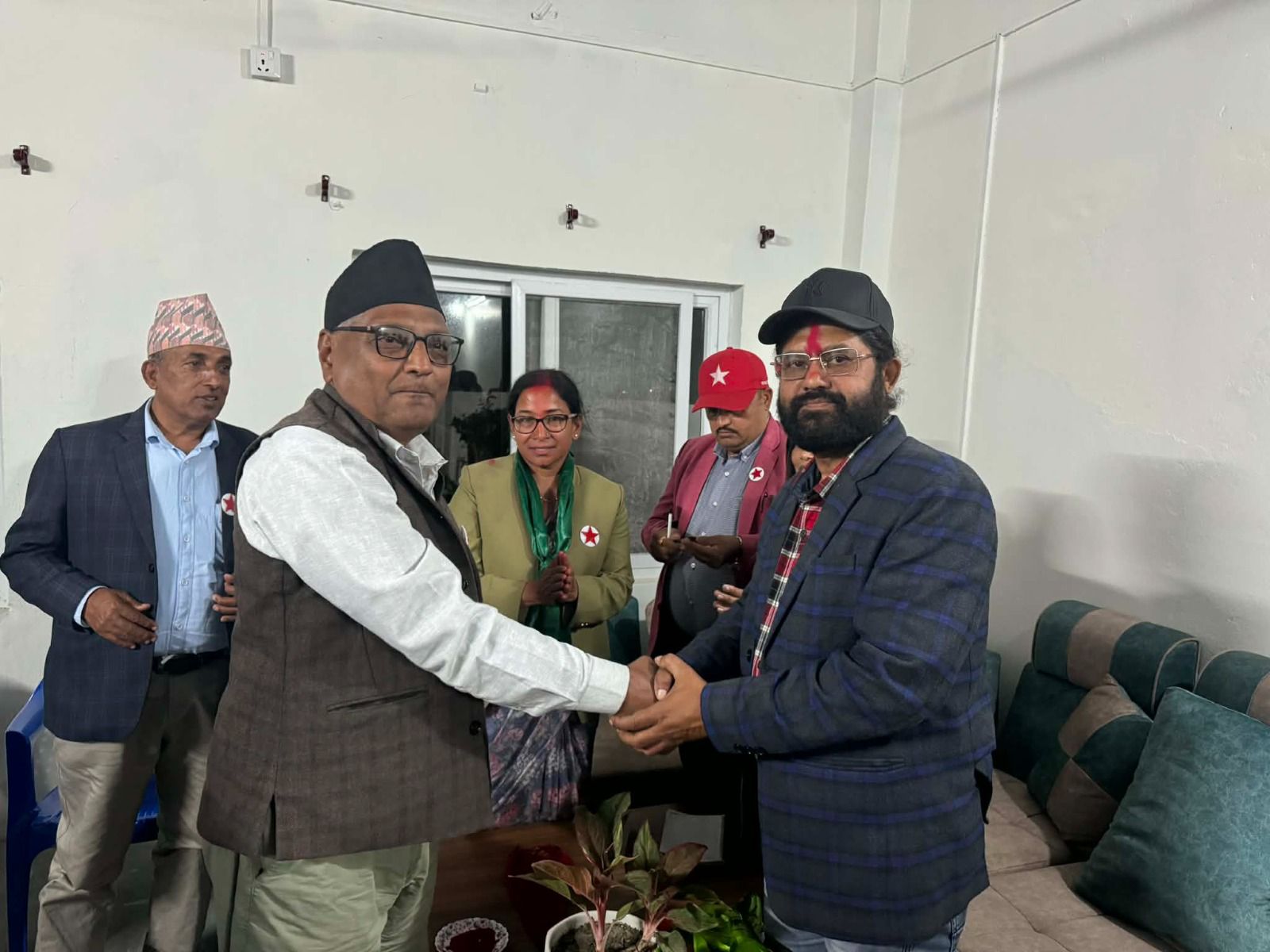 नेकपा संयुक्त चितवन ३ का उम्मेदवार जित बहादुर सुनार नेकपा प्रवेश