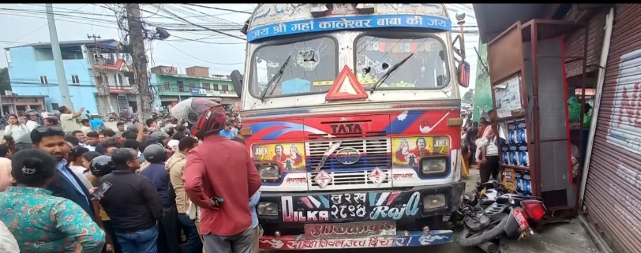 रत्ननगरमा तेल ट्याङ्करको ठक्करबाट एक महिलाको मृत्यु