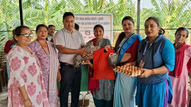 १५ जना सुत्केरीलाई कुखुराको भाले सहित पौष्टिक आहार