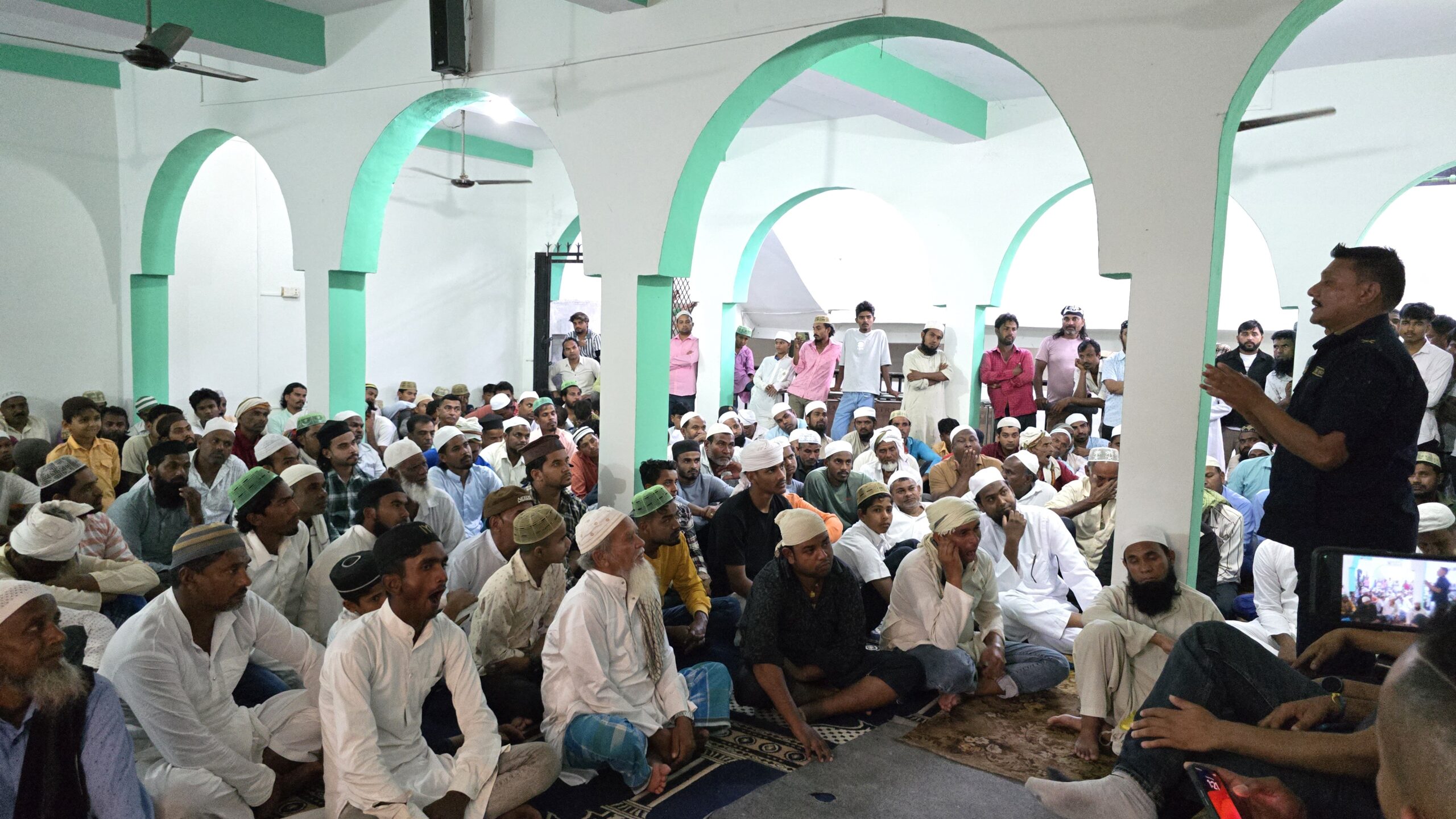रत्ननगरको रहमानिया जामे मस्जिदमा लागुऔषध विरुद्ध सचेतना: ‘लागुपदार्थ सेवन गर्दिनँ र गर्न पनि दिन्नँ’ भन्दै सामूहिक प्रतिबद्धता