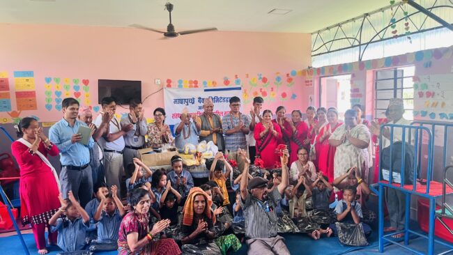 माछापुच्छ्रे बैंकद्वारा चक्रवर्ती आधारभूत विद्यालयलाई स्टेशनरी तथा खेलकुद सामग्री सहयोग