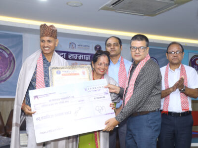 न्यु क्यापिटल कलेजद्वारा चौथो ‘न्यु क्यापिटल स्रष्टा सम्मान’ साहित्यकार डल्लाकोटीलाई प्रदान