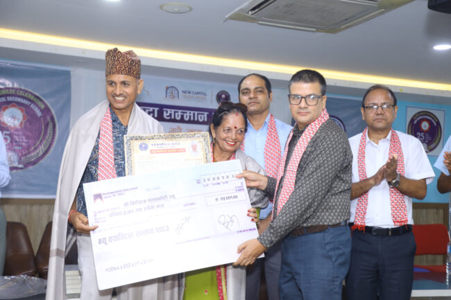 न्यु क्यापिटल कलेजद्वारा चौथो ‘न्यु क्यापिटल स्रष्टा सम्मान’ साहित्यकार डल्लाकोटीलाई प्रदान